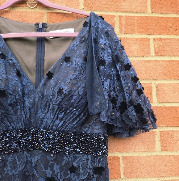 Mac Duggal Navy Flutter Sleeve Embellished Lace Gown Size 10 - Picture 4 of 6